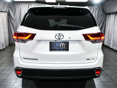 Used 2019 Toyota Highlander SE AWD/4WD image 5