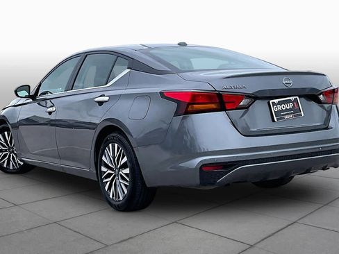Used 2025 Nissan Altima 2.5 SV FWD image 12