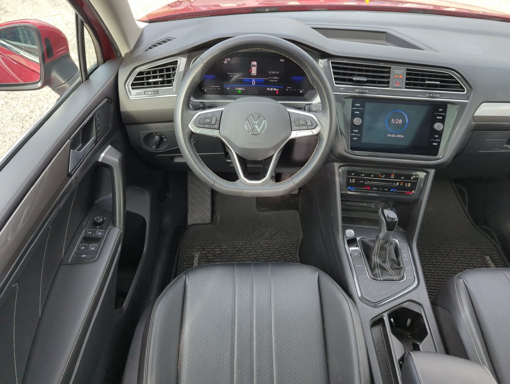 Used 2023 Volkswagen Tiguan SE w/ Panoramic Sunroof Package FWD image 14