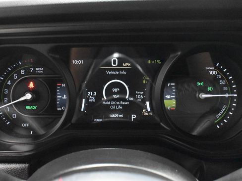 Used 2025 Jeep Wrangler Sahara image 21