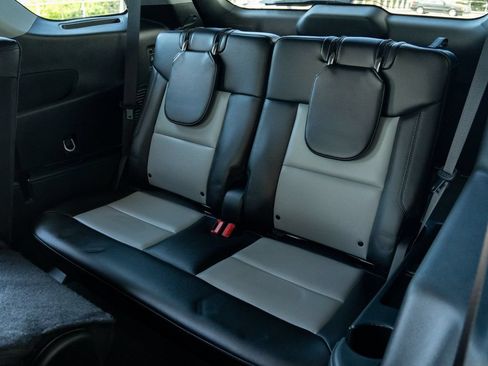 Used 2024 Ford Explorer XLT w/ Equipment Group 202A AWD/4WD image 16
