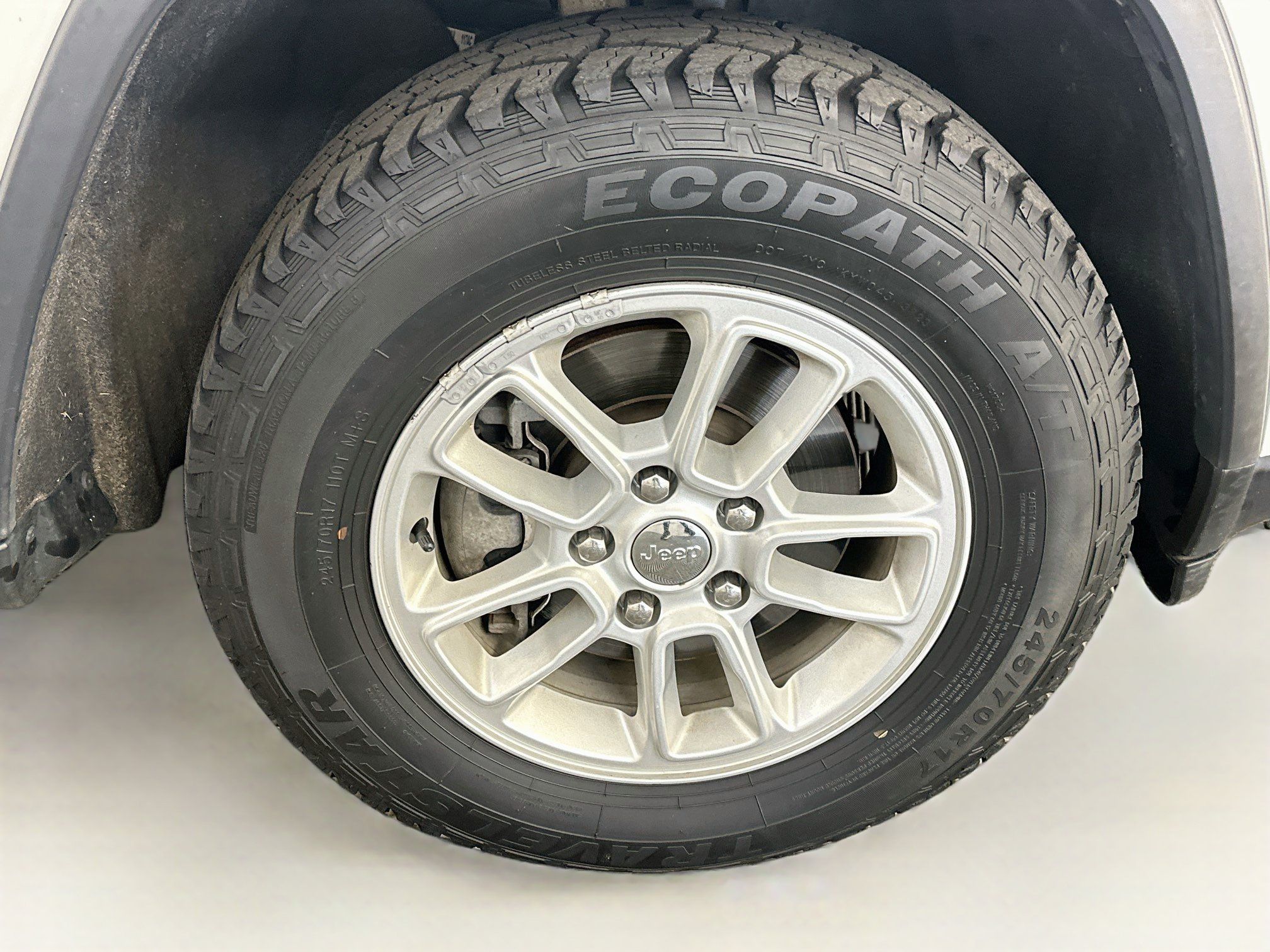 Used 2018 Jeep Grand Cherokee Laredo AWD/4WD image 11