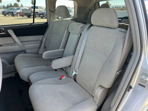 Used 2013 Toyota Highlander Plus FWD image 16