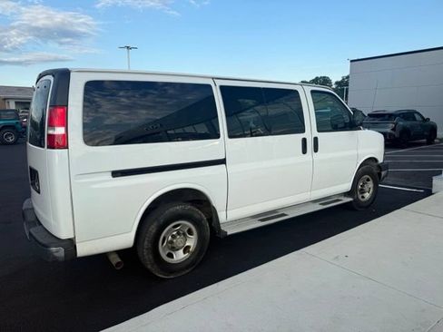 Used 2016 Chevrolet Express 3500 LT w/ LT Preferred Equipment Group RWD image 3