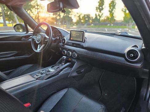 Used 2017 MAZDA MX-5 Miata RF Grand Touring RWD image 22