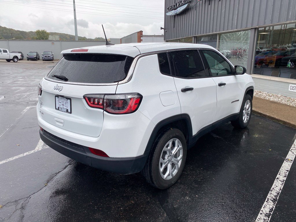 Used 2024 Jeep Compass Sport AWD/4WD image 4
