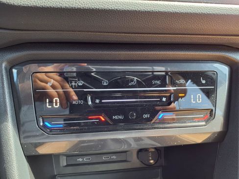 Used 2022 Volkswagen Tiguan SE w/ Panoramic Sunroof Package FWD image 7