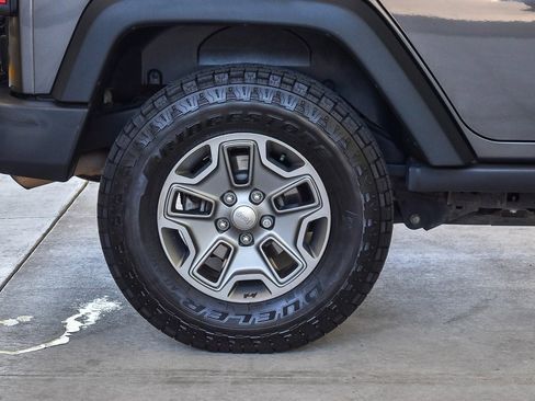 Used 2018 Jeep Wrangler Unlimited Rubicon w/ Connectivity Group image 11