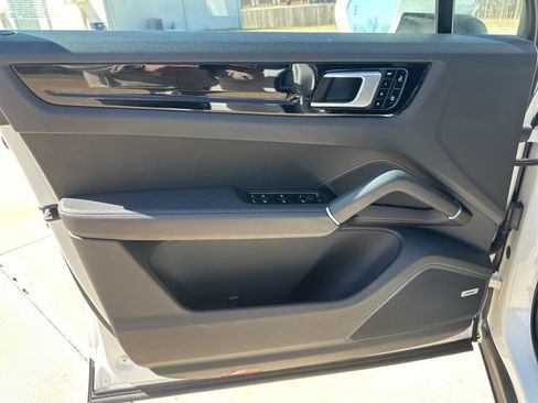 Used 2020 Porsche Cayenne AWD/4WD image 13