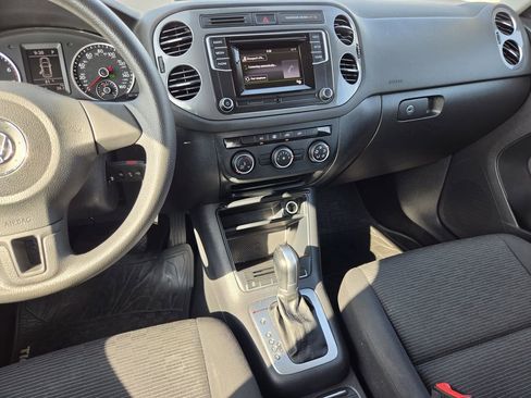 Used 2018 Volkswagen Tiguan Limited AWD/4WD image 17
