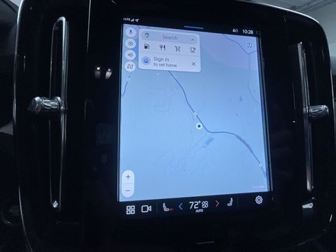 Used 2025 Volvo XC40 B5 Plus image 16