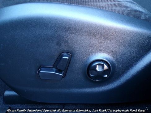 Used 2018 Jeep Cherokee Latitude Plus FWD image 17