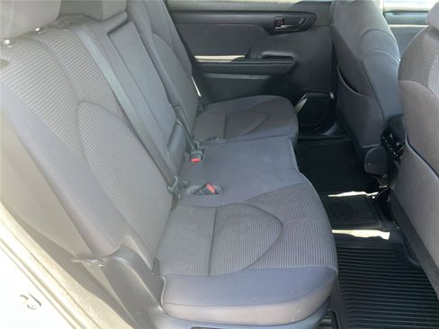 Used 2023 Toyota Highlander LE FWD image 28