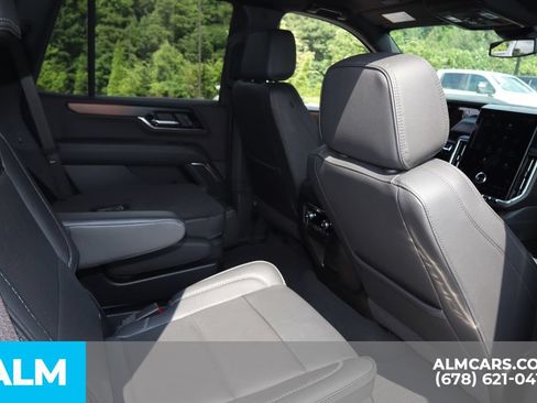 Used 2025 GMC Yukon Denali RWD image 25