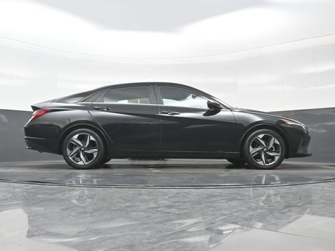 Used 2023 Hyundai Elantra Limited image 31