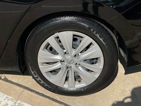 Used 2025 Nissan Sentra S image 8