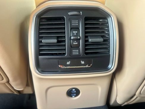 Certified 2025 Porsche Macan image 33