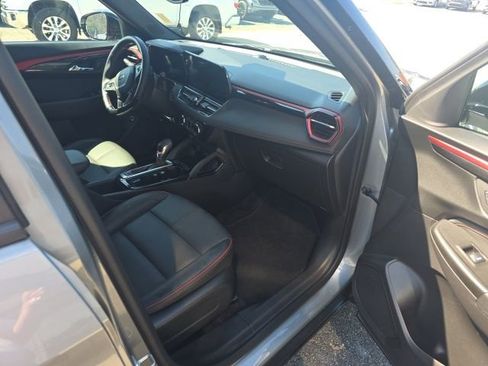 Used 2025 Chevrolet TrailBlazer RS w/ Convenience Package image 42