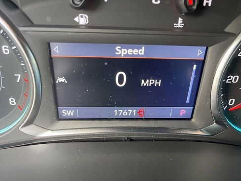 Used 2023 Chevrolet Traverse LT image 69