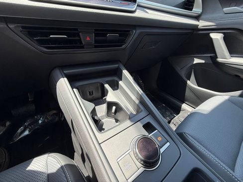 Certified 2025 Volkswagen Tiguan SE FWD image 20