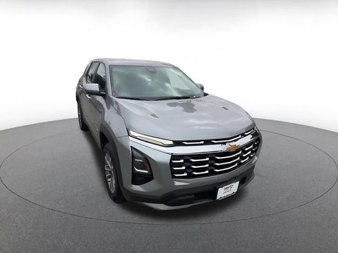 Used 2025 Chevrolet Equinox LT FWD image 3