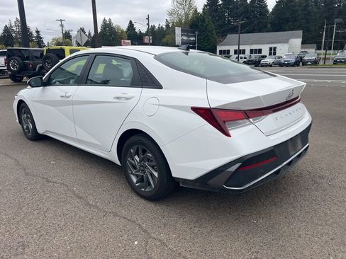 Used 2024 Hyundai Elantra SEL image 5