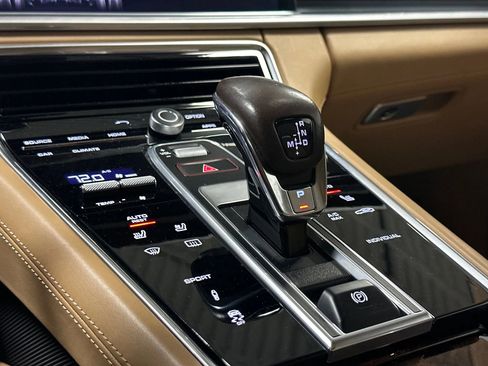 Used 2018 Porsche Panamera image 46