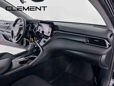 Used 2022 Toyota Camry LE image 32