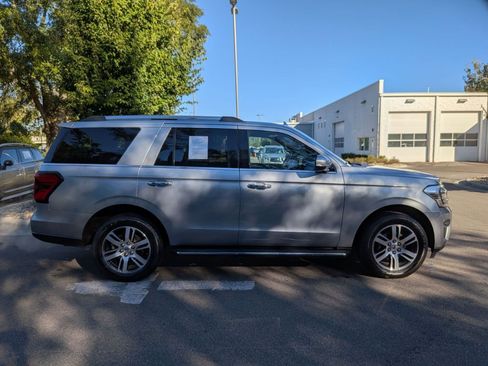 Used 2023 Ford Expedition Limited image 2