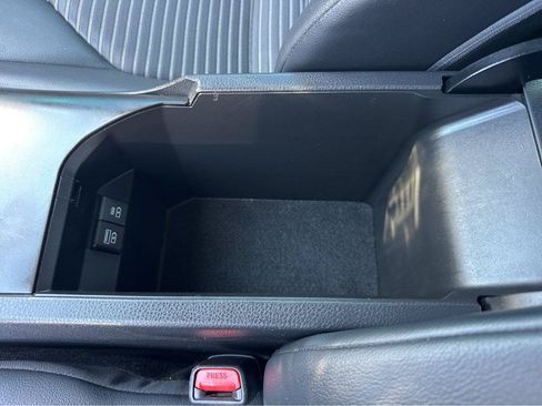 Used 2022 Toyota Camry SE w/ Convenience Package FWD image 29