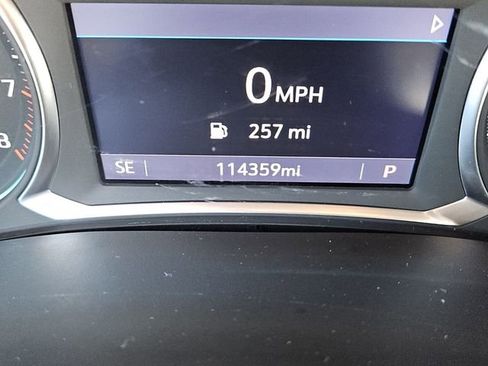 Used 2020 Chevrolet Traverse LT image 24