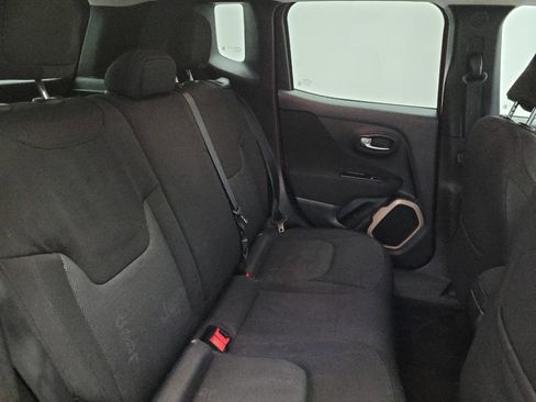Used 2015 Jeep Renegade Latitude FWD image 19