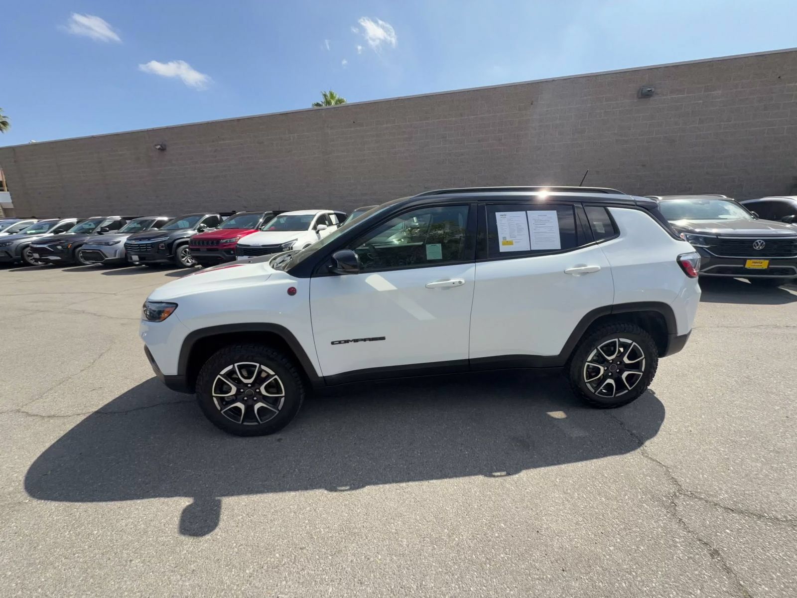 Used 2025 Jeep Compass Trailhawk AWD/4WD image 8