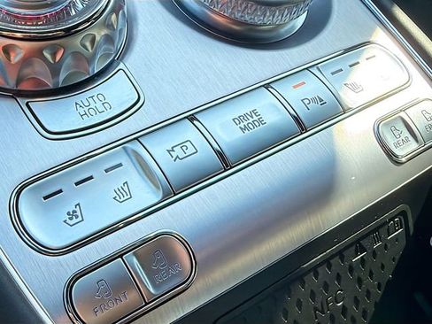 Used 2025 Genesis G90 3.5T image 30