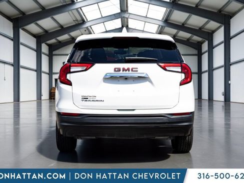 Used 2024 GMC Terrain SLE FWD image 23