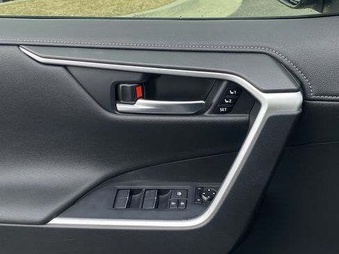 Used 2019 Toyota RAV4 Limited image 21