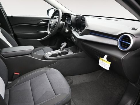 New 2026 Chevrolet Trax LS w/ LS Convenience Package FWD image 23