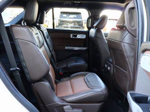 Used 2024 Ford Explorer King Ranch w/ Technology Package image 21