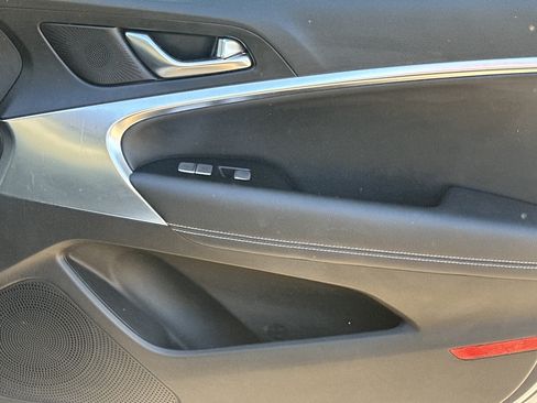 Used 2025 Genesis G70 2.5T RWD image 14
