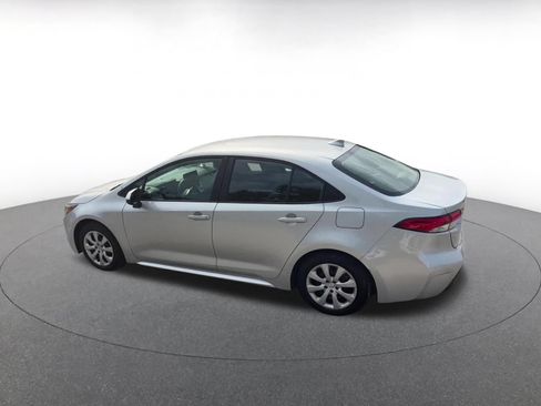 Used 2025 Toyota Corolla LE FWD image 10