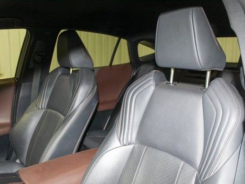 Used 2021 Toyota Venza XLE w/ Softex Package image 11