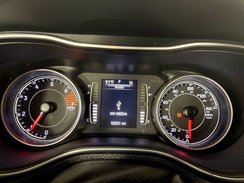 Used 2020 Jeep Cherokee Latitude w/ Advanced Safety Group FWD image 18