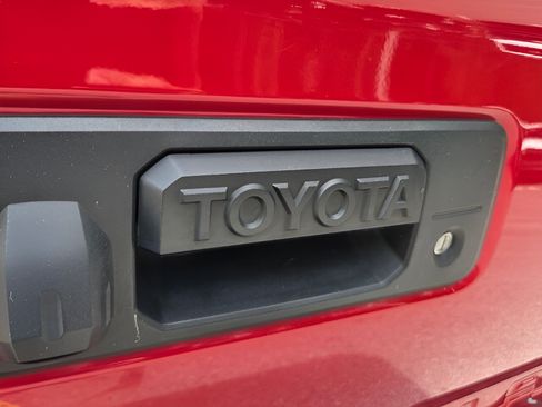 Used 2022 Toyota Tacoma SR w/ SR Convenience Package RWD image 15