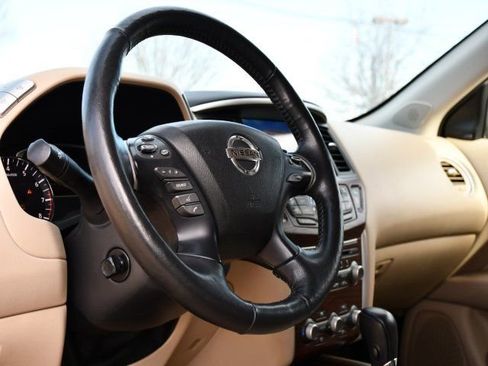 Used 2020 Nissan Pathfinder Platinum AWD/4WD image 9