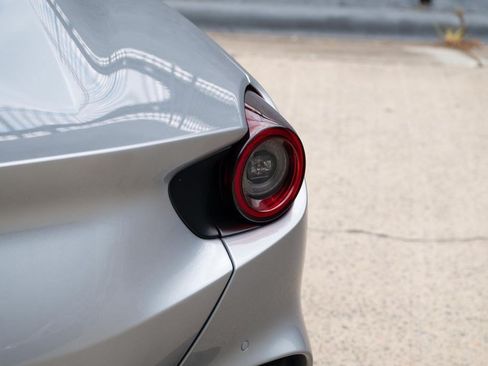 Used 2022 Ferrari Portofino M RWD image 28