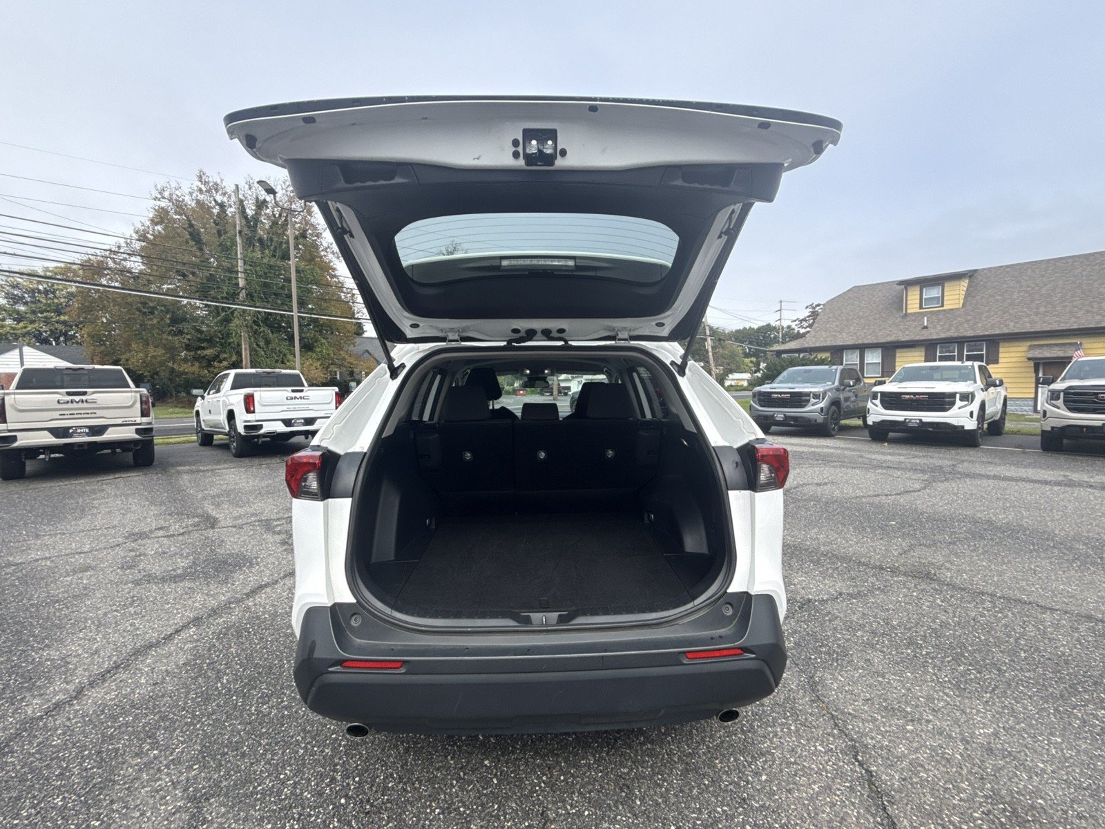 Used 2025 Toyota RAV4 LE AWD/4WD image 30