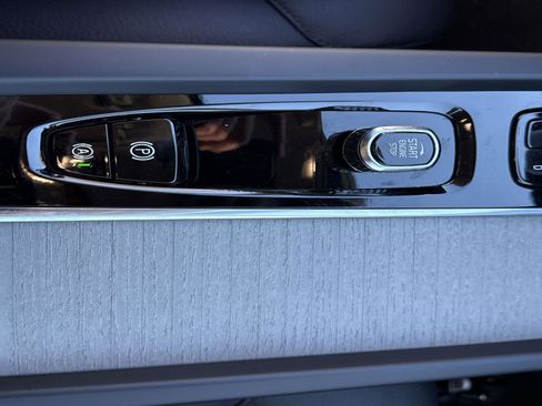 Certified 2025 Volvo XC60 B5 Plus image 25