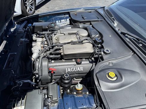 Used 1999 Jaguar XJ8 RWD image 28