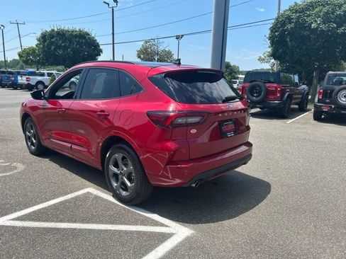 Used 2023 Ford Escape ST-Line w/ Tech Pack #1 AWD/4WD image 5