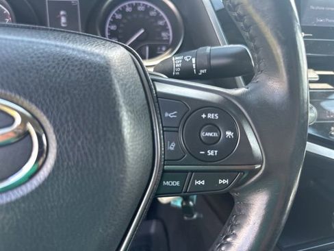 Used 2021 Toyota Camry SE FWD image 12